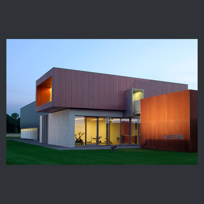 Architektur-Aufnahme eines modernen mittelständischen Unternehmens