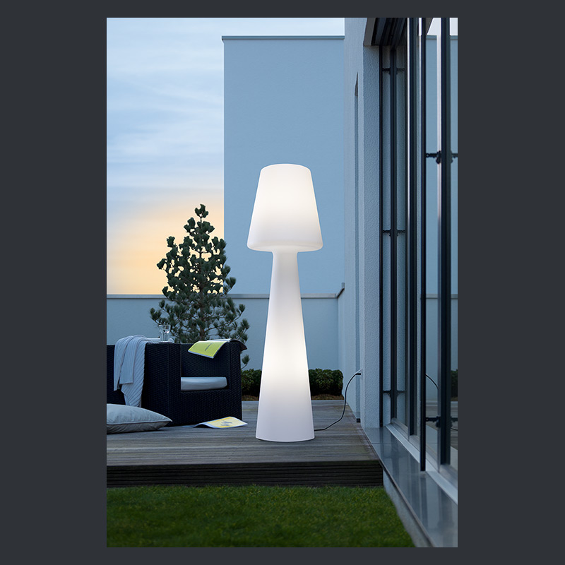 Coole und chillige Garten-Stehleuchte aus weißem Voll-Kunststoff - sehr elegant